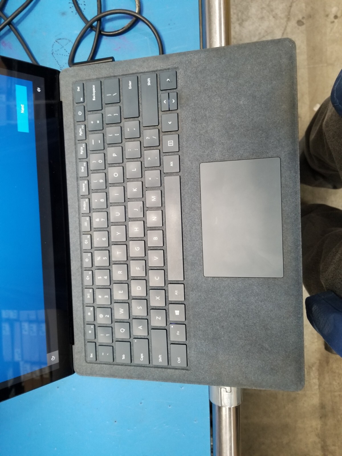 Surface Laptop (1st Gen) - 512GB i7 16GB - Picture 2 of 6