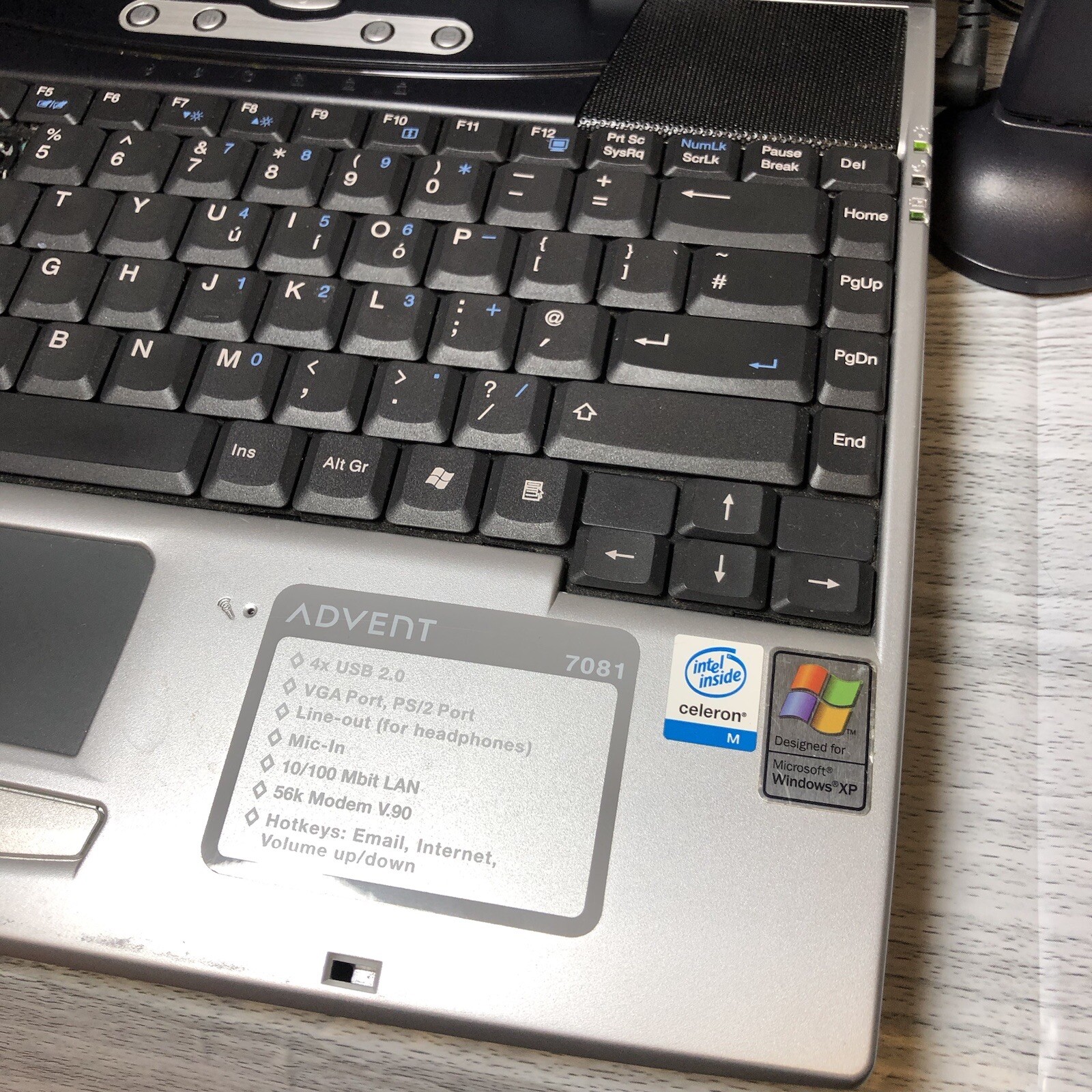 Vintage Advent 7081 14.1” TFT Intel Celeron M Laptop Notebook Repairs/Prop - Picture 8 of 18