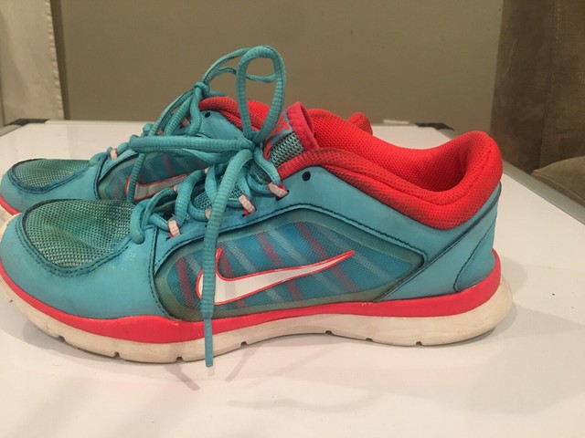 coral athletic shoes