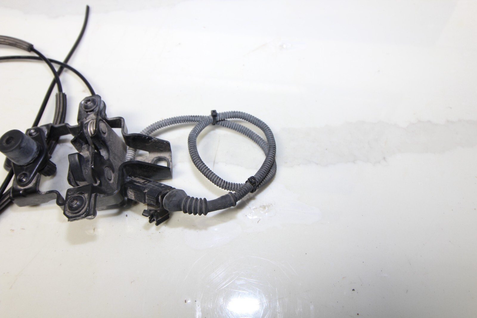 17-21 AUDI R8 V10 PLUS RWS OEM DRIVER LEFT DECKLID HATCH LATCH