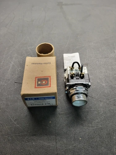 NEW LOT OF 7 Eaton 10250T297L PreTest Light