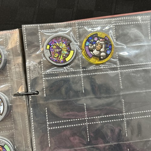 Yo-KAI Watch Hasbro riesiges Konvolut Medaillen mit Yokai Mappe - Bild 6 von 11