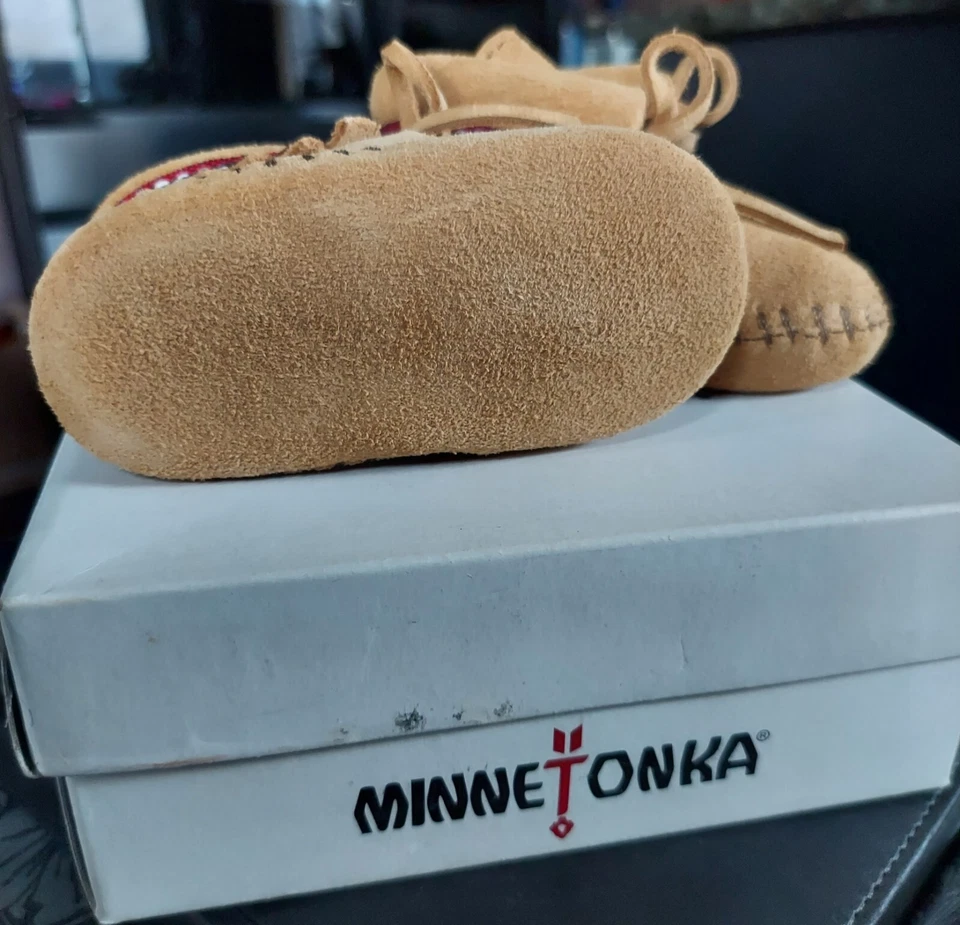Minnetonka Mocasines Infantes Bronceado Gamuza Trenza en Puño Botín Botas Talla 2 Foto 4 de 4