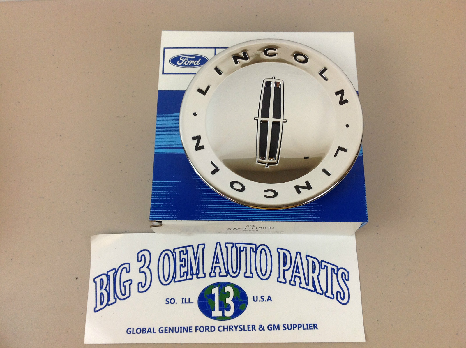 2006 2007 Lincoln Town Car, MKZ Chrome OEM Center Hub Cap for 18 spoke