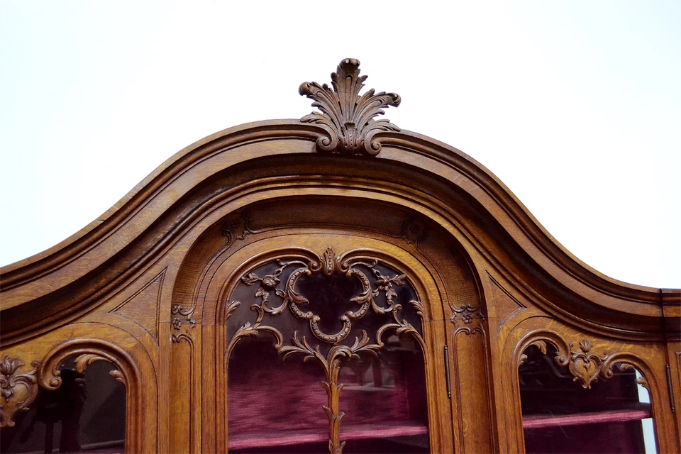 大号古董法国列日雕刻橡木自助餐展示柜 — 第 2/4 张图片