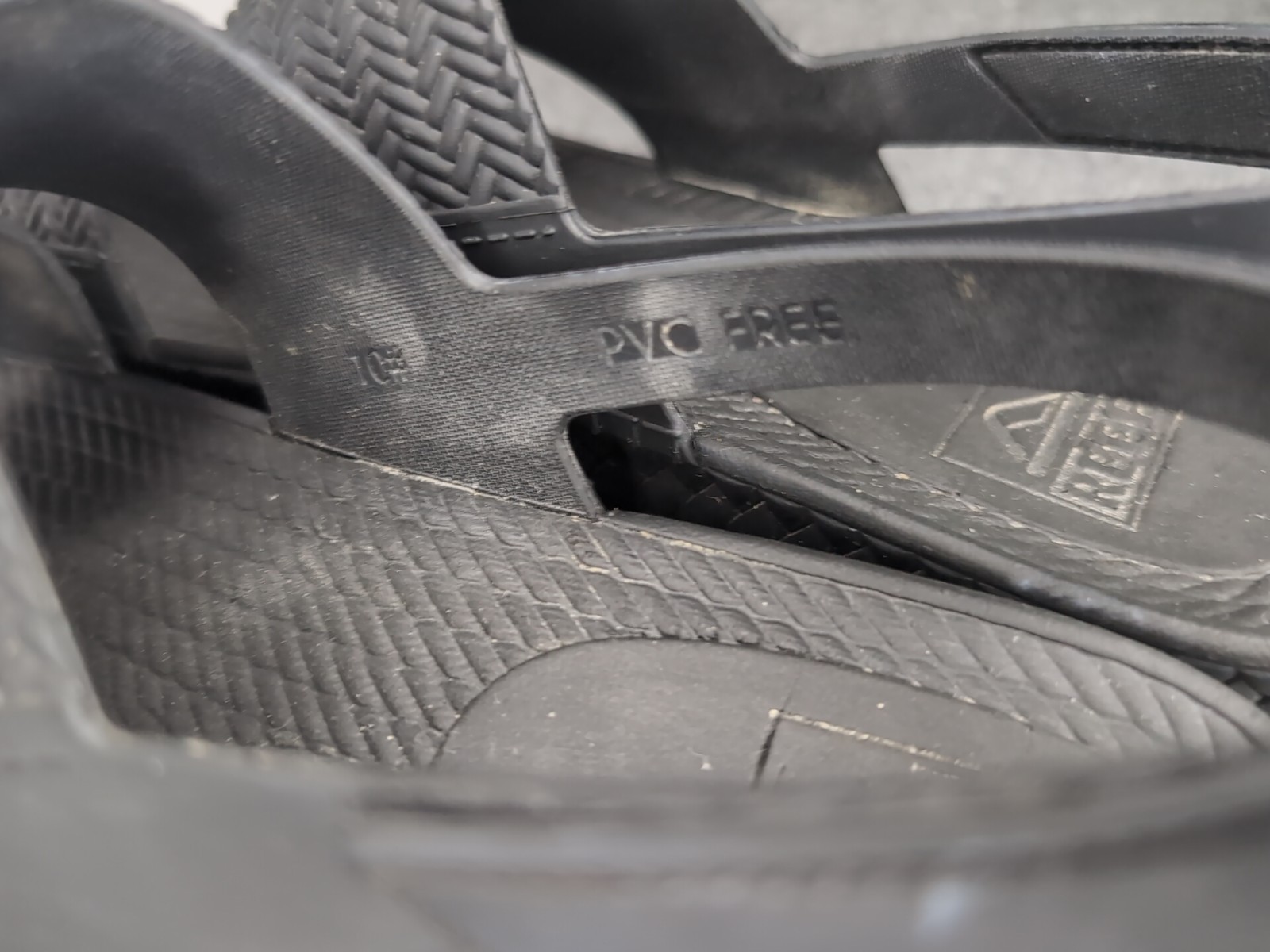 Reef Water Vista Water Friendly Black US Women's Size 10 Ankle Strap 1.5" Heel