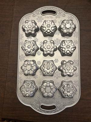 Nordic Ware Frosty Flakes (Snowflake) Cakelet Pan 11  x7  Cast Aluminum EUC