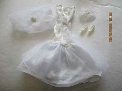 Tenue pour poupée " Barbie, Fashion Avenue Bridal " #17900 ( 149) - Photo 1/4