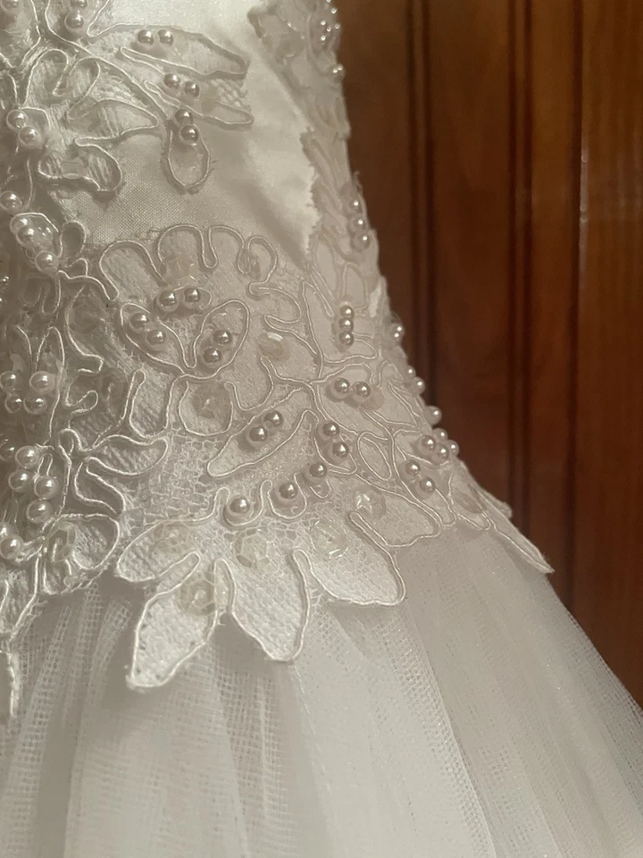 Vestido de novia Oleg Cassini cuello en V halter con cuentas de encaje talla 16 Foto 2 de 4