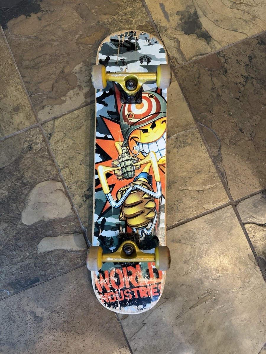 VINTAGE WORLD INDUSTRIES COMPLETE SKATEBOARD HAND GRENADE