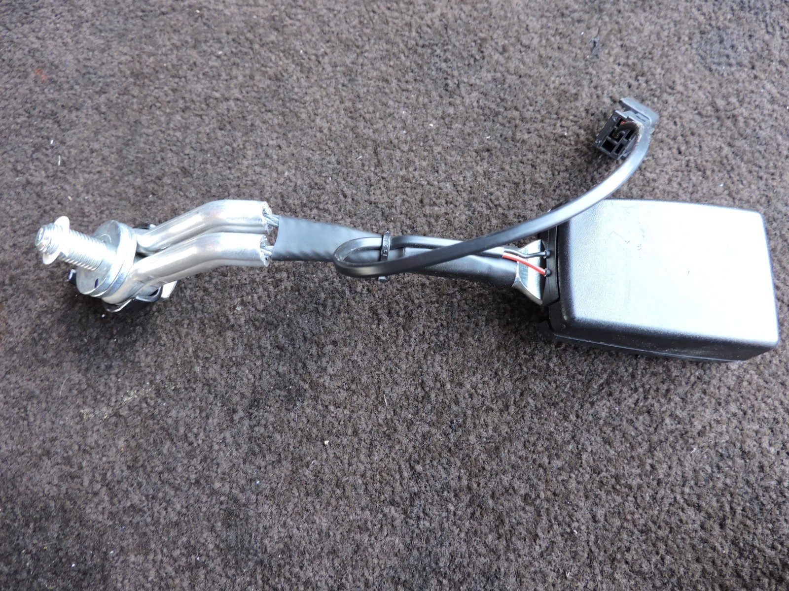 2008-13 MASERATI GRANTURISMO DRIVER OR PASSENGER REAR SEAT BELT BUCKLE 34040202