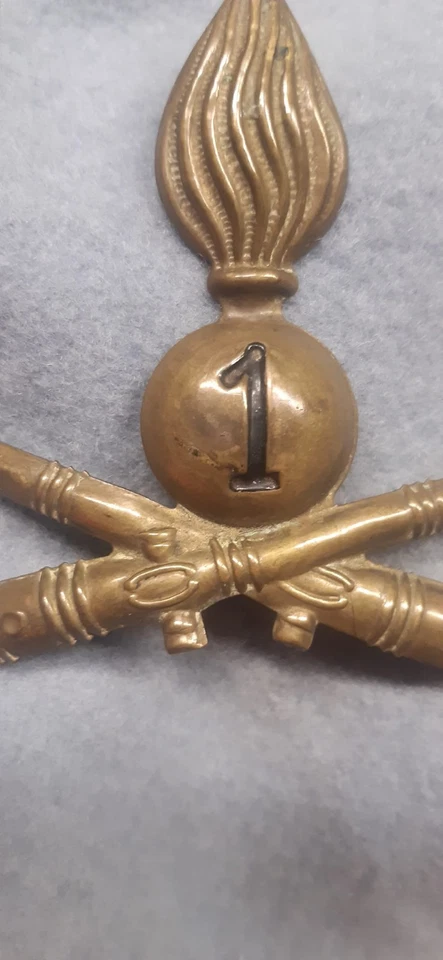 FREGIO PER CASCO COLONIALE 1° REGGIMENTO ARTIGLIERIA WW2 REGIO ESERCITO - Immagine 3 di 4