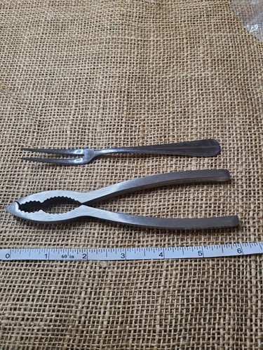 4 New Crab Lobster Crackers, 5 Pick Forks. Stainless Steel - Picture 9 of 10