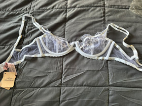 Agent Provocateur Callie Bra 36B White/Peach NWT list 150