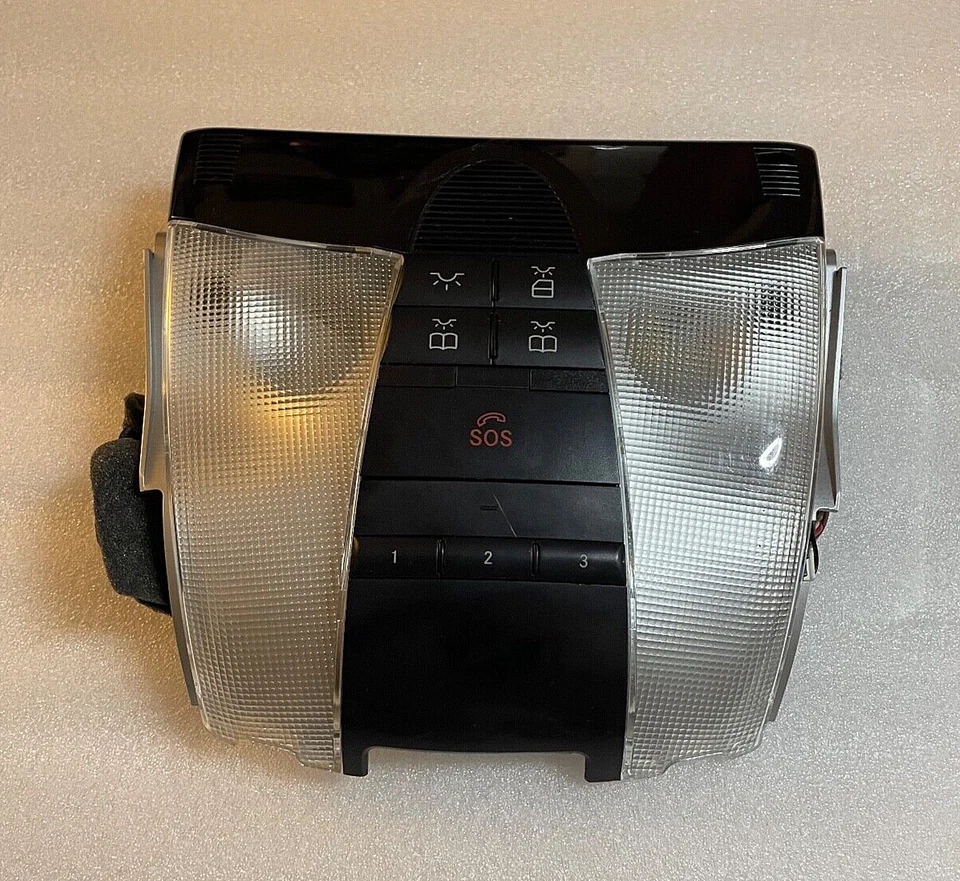 Lâmpada interna cúpula aérea 2005-2011 Mercedes SLK 300 350 - A1718202501 - Imagem 3 de 4