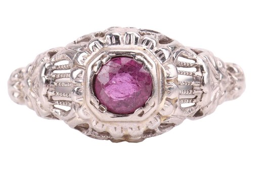 Antique Ruby Dress Ring of Foliate Design - 18ct White Gold - Size: UK K / EU 50 - Picture 2 of 5