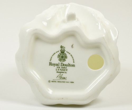 Beautiful Royal Doulton Fine Bone China Figure ~ HN3043 ~ Lynsey - Picture 3 of 3