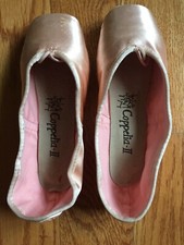 Chacott - Copellia II Pointe Shoes - Size: 34, Width: D, Shank: M - NEW