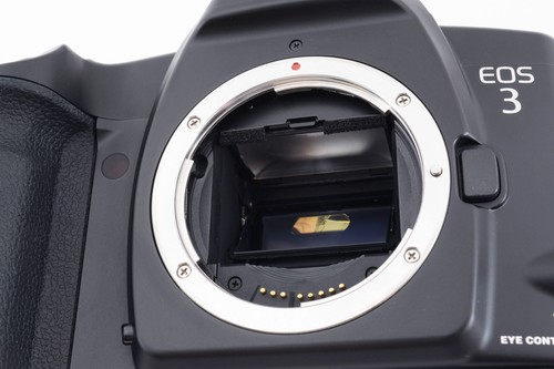 Canon EOS-3 35mm SLR Film Camera Body w/Strap /Cap [Excellent++] Japan #1978196 - Picture 12 of 13