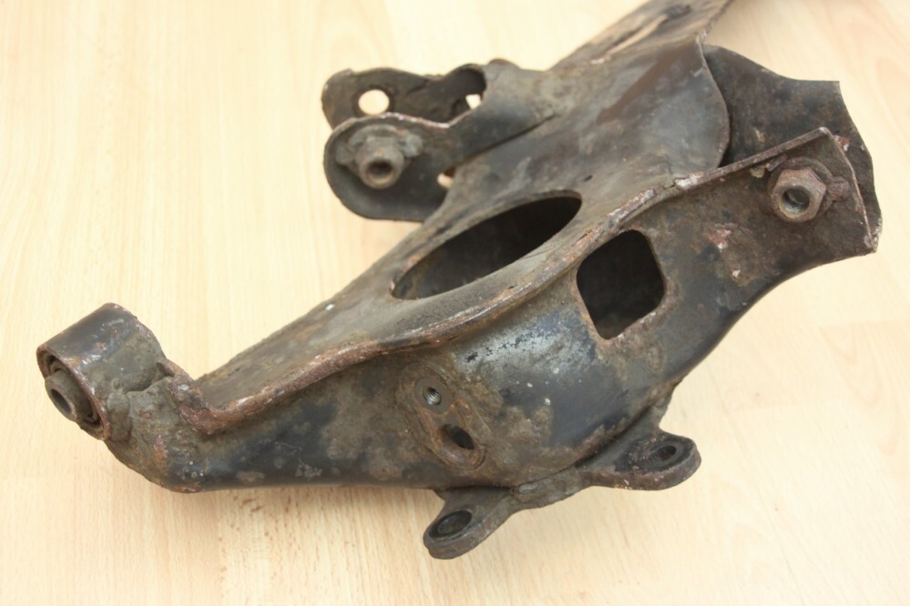 HUB CARRIER REAR RIGHT / SUSPENSION ARM Jaguar XType 2.5 / 3.0 2001