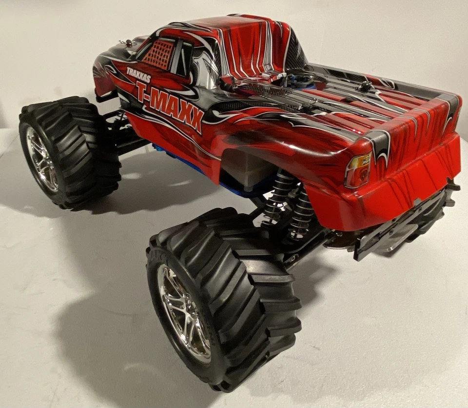 TRAXXAS T-MAXX 2.5R RTR 4x4 Monster Truck Nitro 1/10 Scale - Image 3 of 4