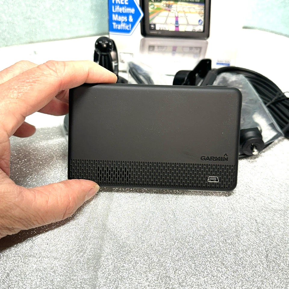 Garmin Nuvi 1390 GPS Navigator Mountable Automotive 4.3" Touchscreen Display - Image 3 of 4