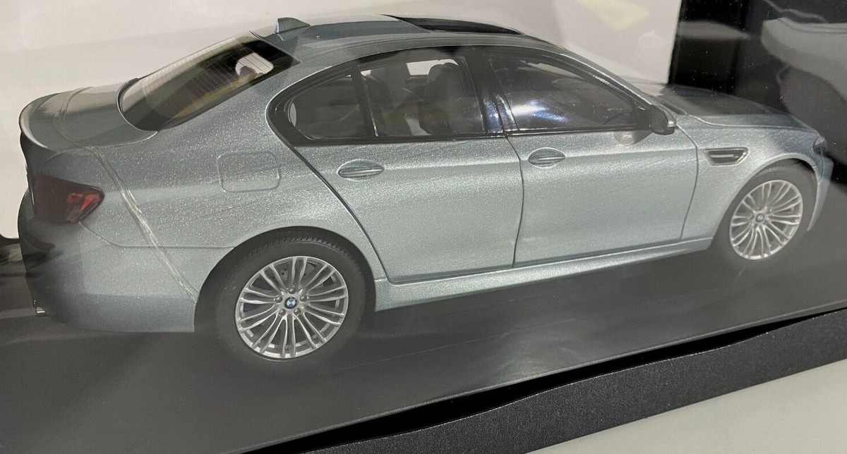 BMW M5 ミニカー 1/18 シルバー