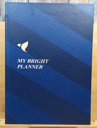 My Bright Planner - New - Undated Planner good for any year (Hardcover) - 第 1/12 張圖片