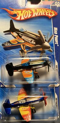 Hot Wheels Mattel 2010 HW Racing  Mad Propz : 2 Differently Colored Planes #153