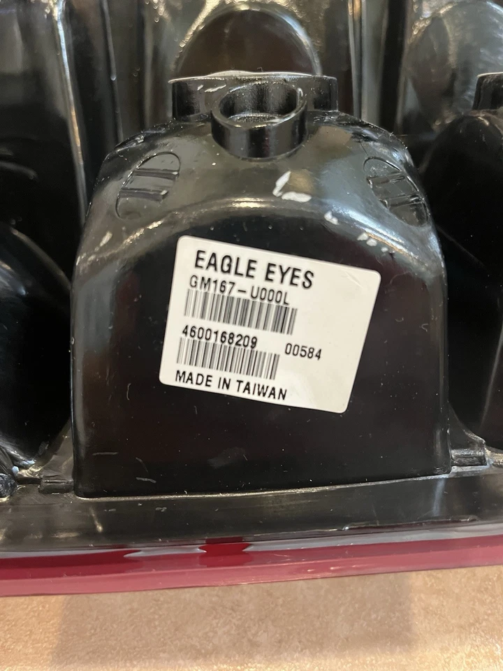 Задний фонарь в сборе со стороны водителя Eagle Eyes GM167-U000L GM Sierra Silverado - Изображение 4 из 4