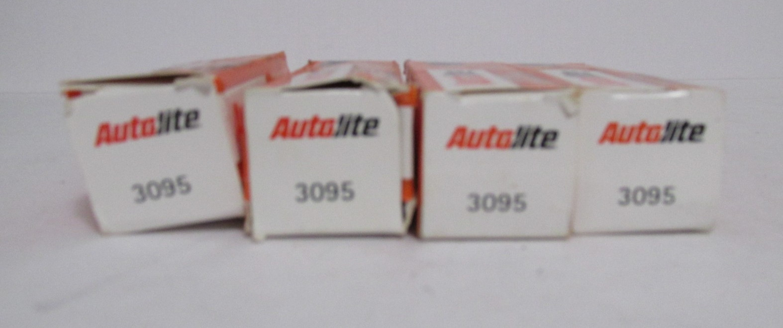 NEW Set of 4 Autolite Copper 3095 Spark Plugs Automotive Replace