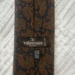 Valentino Men’s Black/Gold/Red Paisley Woven Silk Tie w/ Logo Accent