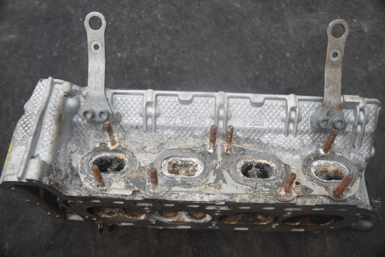 Right Engine Cylinder Head 4.0L Twin Turbo V8 OEM Lamborghini Urus S 2024 *Note*