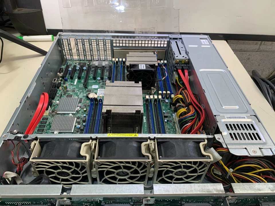 SUPERMICRO CSE-826 / 6027R-E1R12T SERVER 16GB RAM & (2x) XEON E5-2609 @ 2.50GHZ - Image 4 of 4