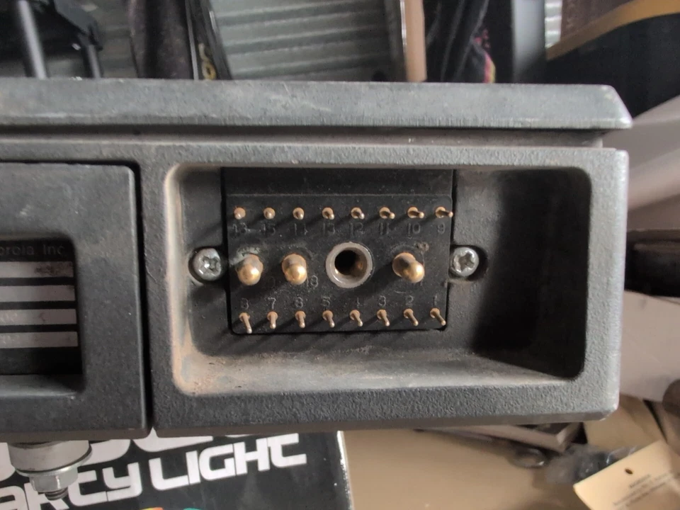 Radio UHF Motorola Mitrek T74JJA3000AK FUNCIONANDO PERO SIN LLAVE PARA DESBLOQUEAR Envío Rápido Foto 3 de 4