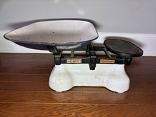 Bilancia da banco vintage Art Decò W&T Avery in ghisa e smalto bianco LEGGI