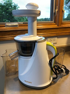 HUROM HU-100 Masticating Electric Slow Juicer White Green
