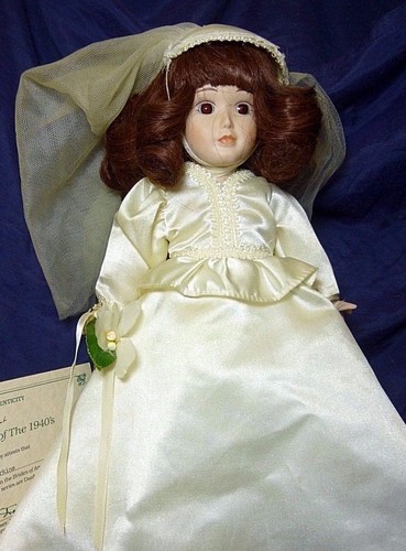 Muñeca de porcelana ""Dorothy"" novia de colección Danbury como nueva de las novias de América de la década de 1940 - Imagen 2 de 12