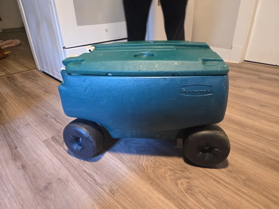 Vintage Rubbermaid Rolling Cooler Wagon TEAL 4-Wheel Seat 1860 W/ ICEOLATOR - Image 3 of 4