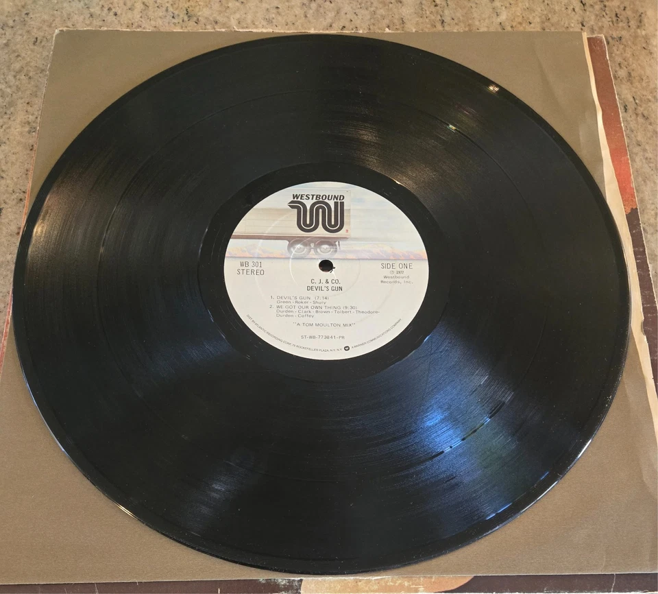 C J & CO DEVILS GUN LP PROMO Rare Funk Vinyl Record — 第 3/4 张图片
