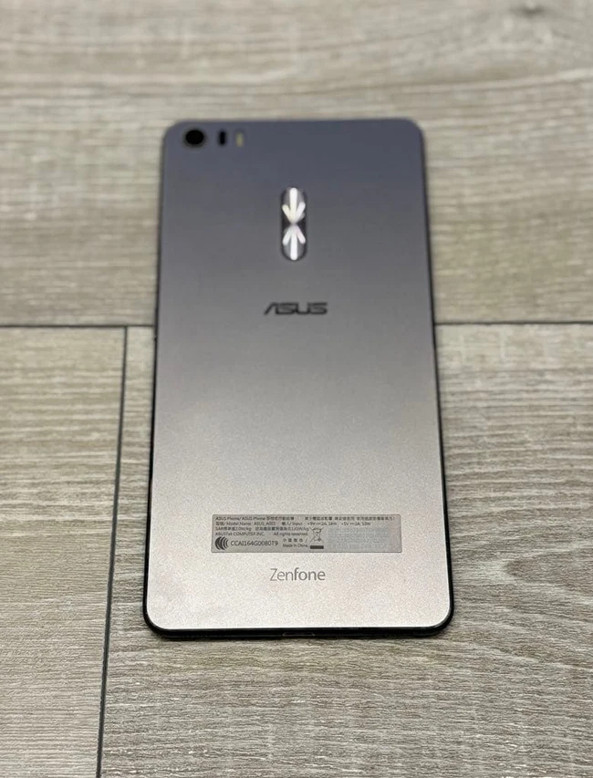 ASUS ZenFone 3 Ultra - Image 2 of 2
