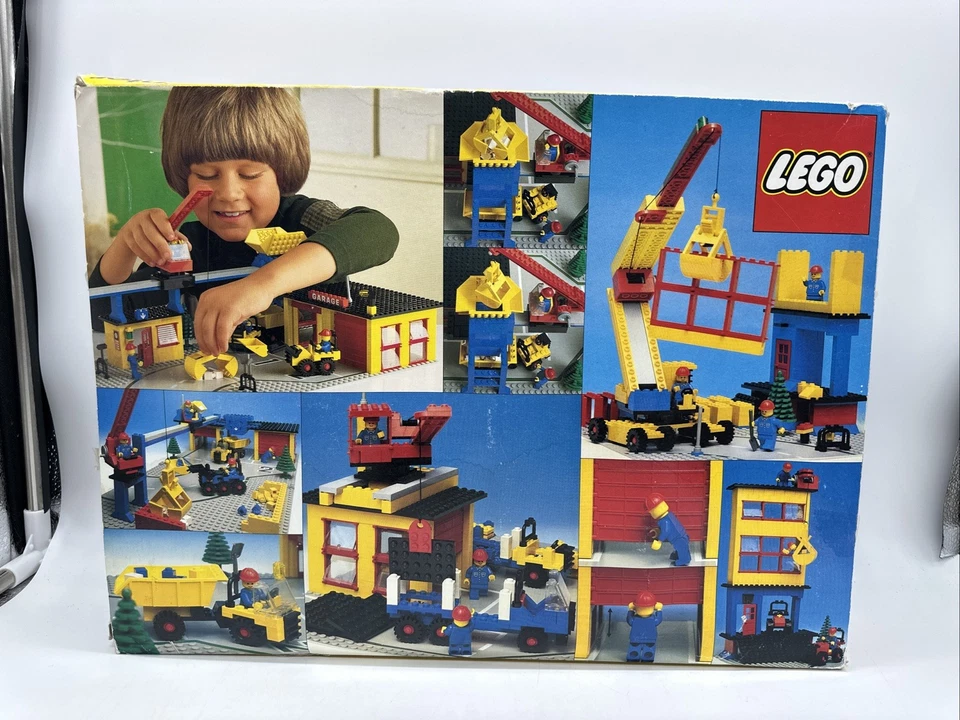 Vintage (1981) LEGOLAND TOWN Public Works Center #6383 - Complete w/Instructions - Image 4 of 4