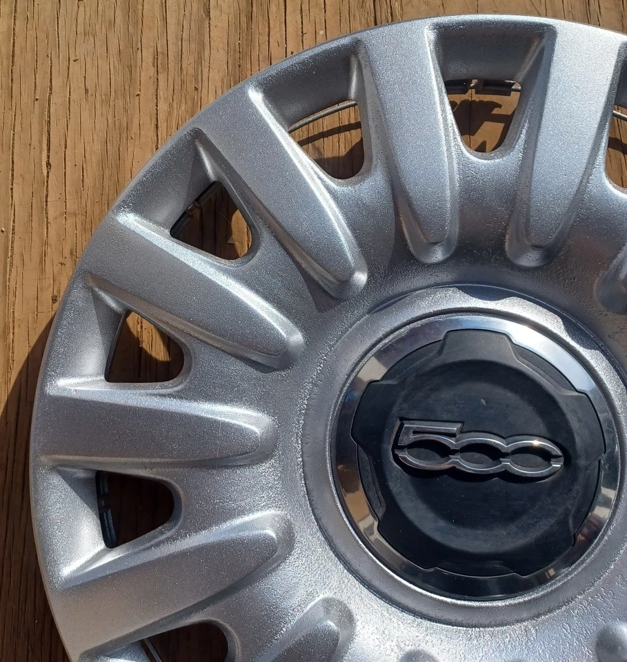 Fiat 500  hubcap 2014-2017, fits 16" wheels, p/n 735524425 repainted - Image 2 of 4