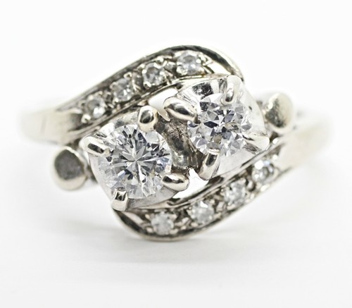 VINTAGE TWO STONE DIAMOND ENGAGEMENT RING IN 14K WHITE GOLD 7.75US - Picture 2 of 4