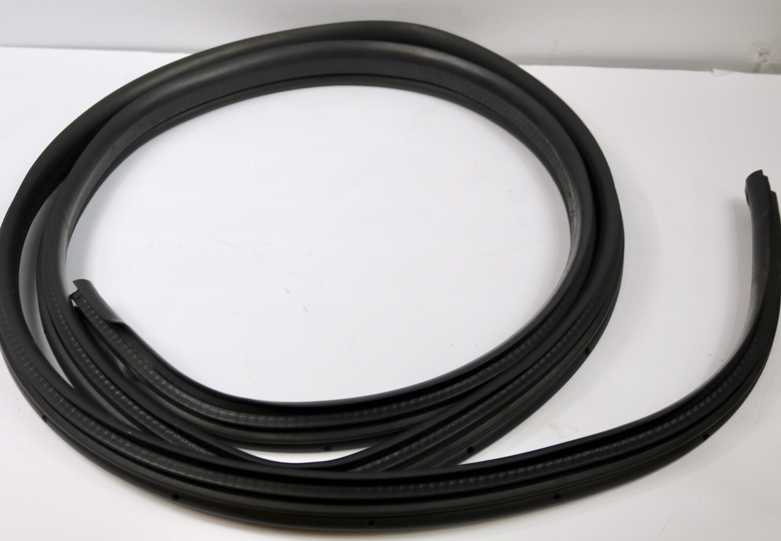 2005 Jeep Grand Cherokee RHR Pass Rear Door Weatherstripping 5539018ABA eBay