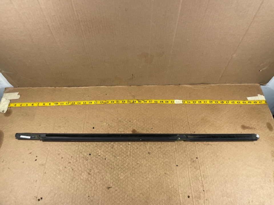 2008-2011 Mercedes-Benz ML350 задняя левая дверь окно украшение отделка A1646907980 OEM - Изображение 3 из 4