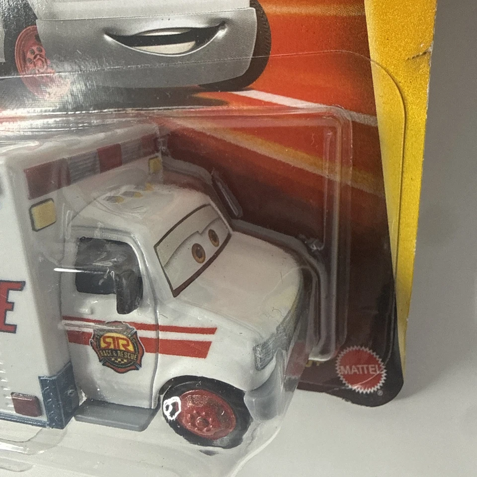 迪斯尼PIXAR汽车赛车与救援摩根马丁斯AMBULANCE 2025新品! — 第 2/4 张图片
