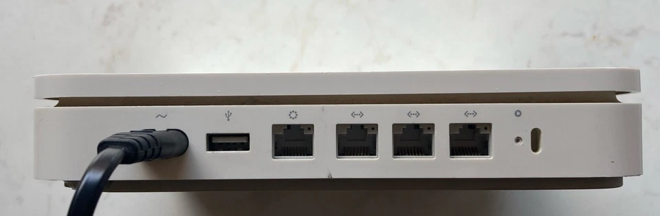 Apple AirPort Time Capsule 2TB Wifi Router A1355 3rd Gen Dual Band & Power Cable - Image 2 of 3