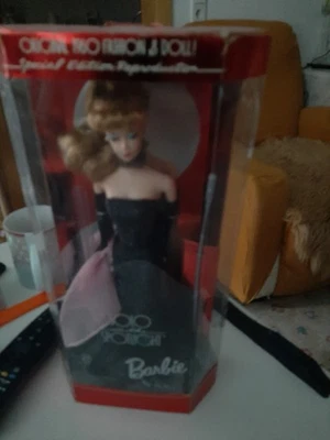 Mattel 2022 Holiday Barbie Puppe (HGW73) - Bild 1 von 4