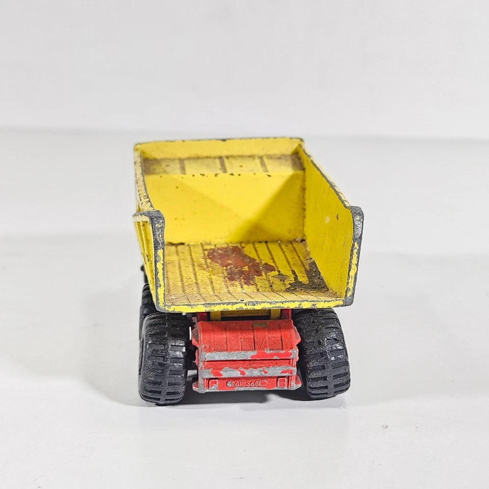 Camión de volteo Matchbox Super Kings K-4 Big Tipper 1973 vintage color rojo amarillo. Foto 4 de 4